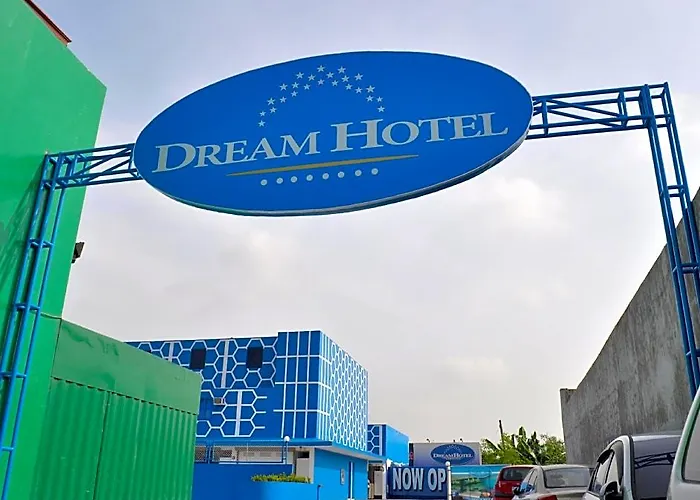 Dream World Pinas Hotel