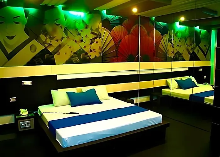 Dream World Pinas Hotel